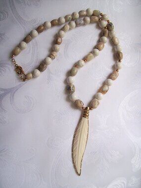 New Handmade Beige Agate & Ivory Howlite Necklace W/Feather Pendant
